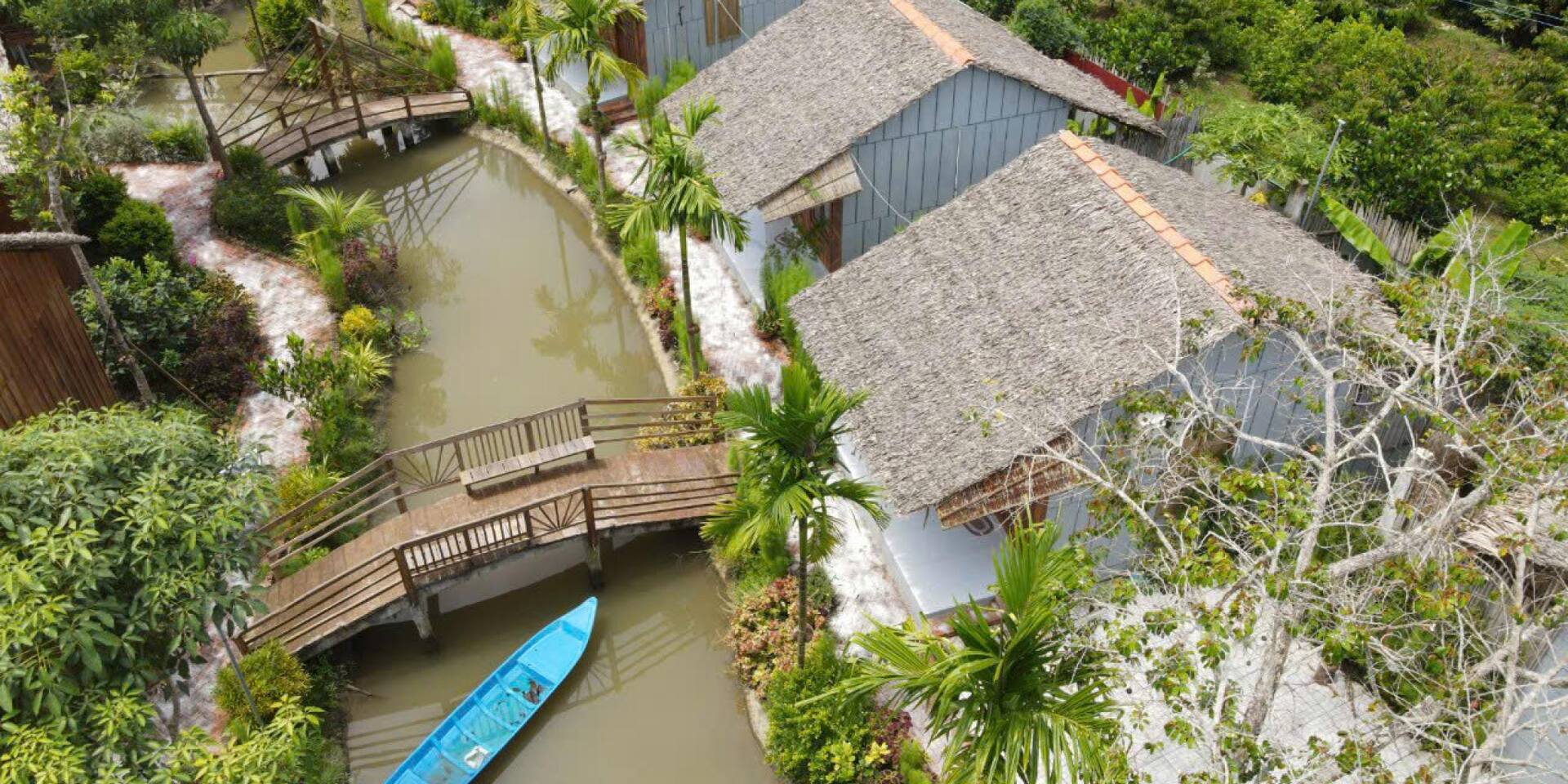 Thatched bungalows and footbridges along the canal.